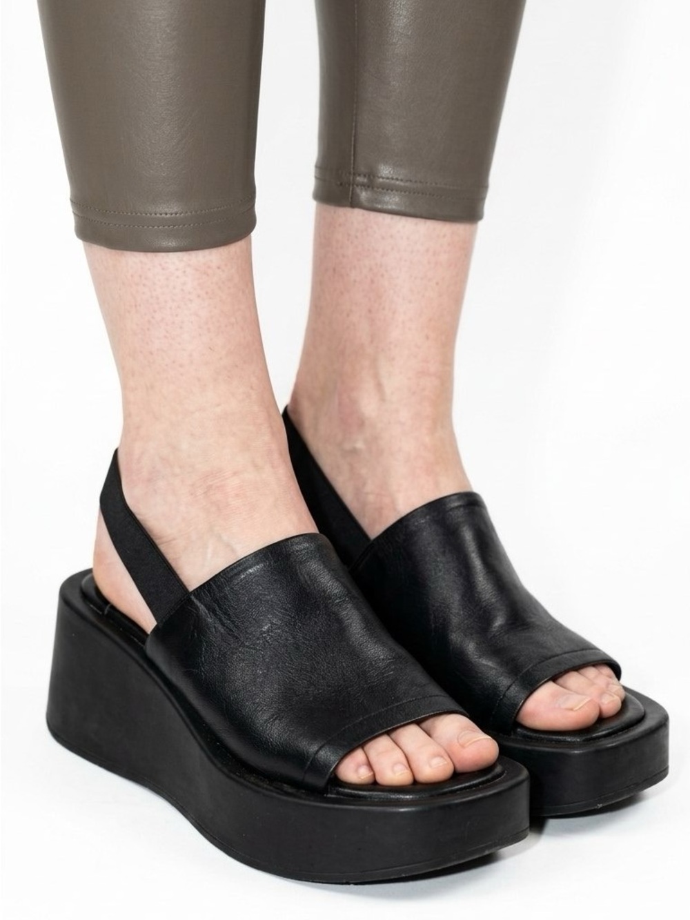 L’INTERVALLE BLACK LEATHER PLATFORM SANDALS WOMENS SIZE 38